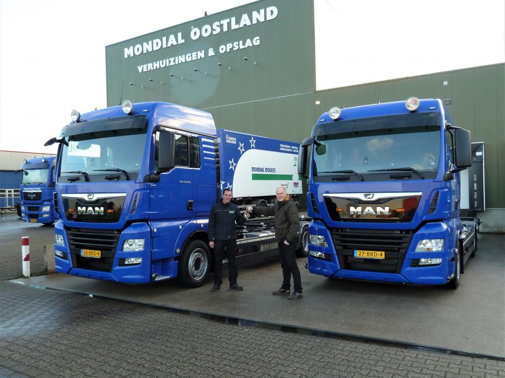 Nieuwe MAN Euro 6 voertuigen met zuinige motoren voor Mondial Oostland Verhuizingen Duurzaam en milieuvriendelijk verhuizen begint bij Mondial Oostland Verhuizingen uit Kolham (Groningen)